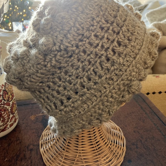 HANDMADE KNIT HAT - Picture 4 of 13